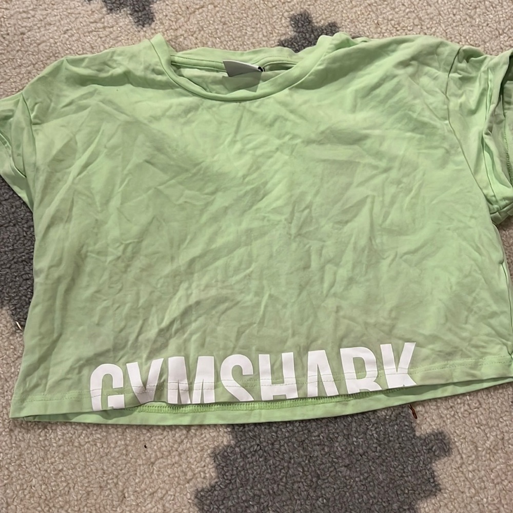 green gymshark crop tee